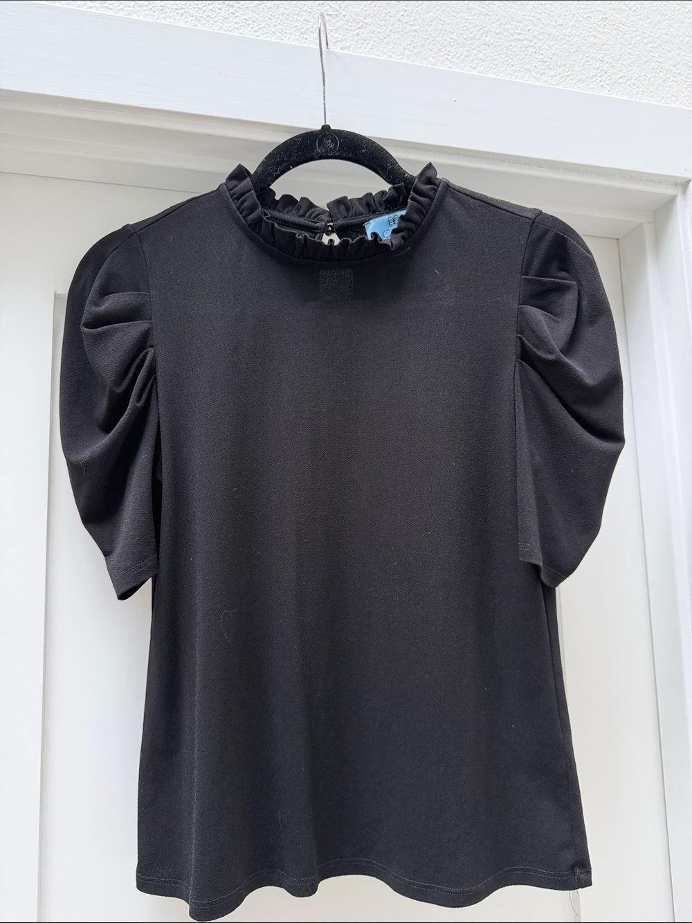 CeCe Black Ruffle-Neck Puff Sleeve Tee